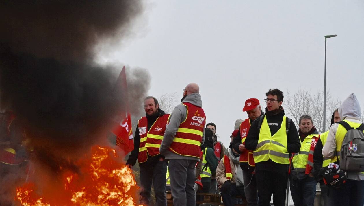 Frankreich: 300.000 Menschen im Gelbwesten-Generalstreik