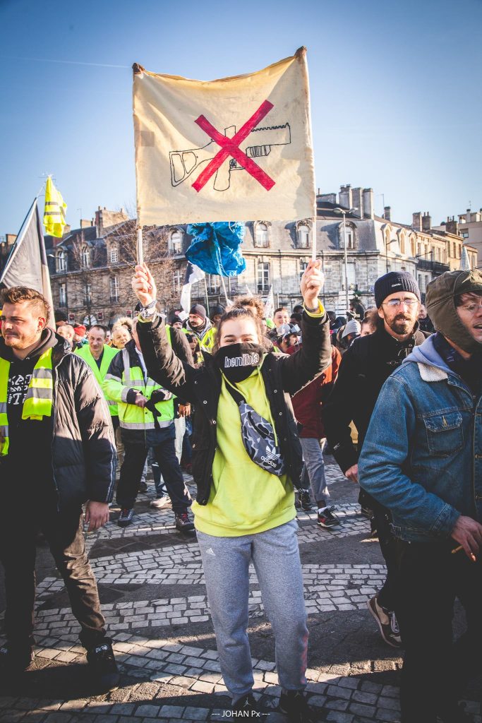 Bordeaux: Schild gegen Schusswaffen der Polizei