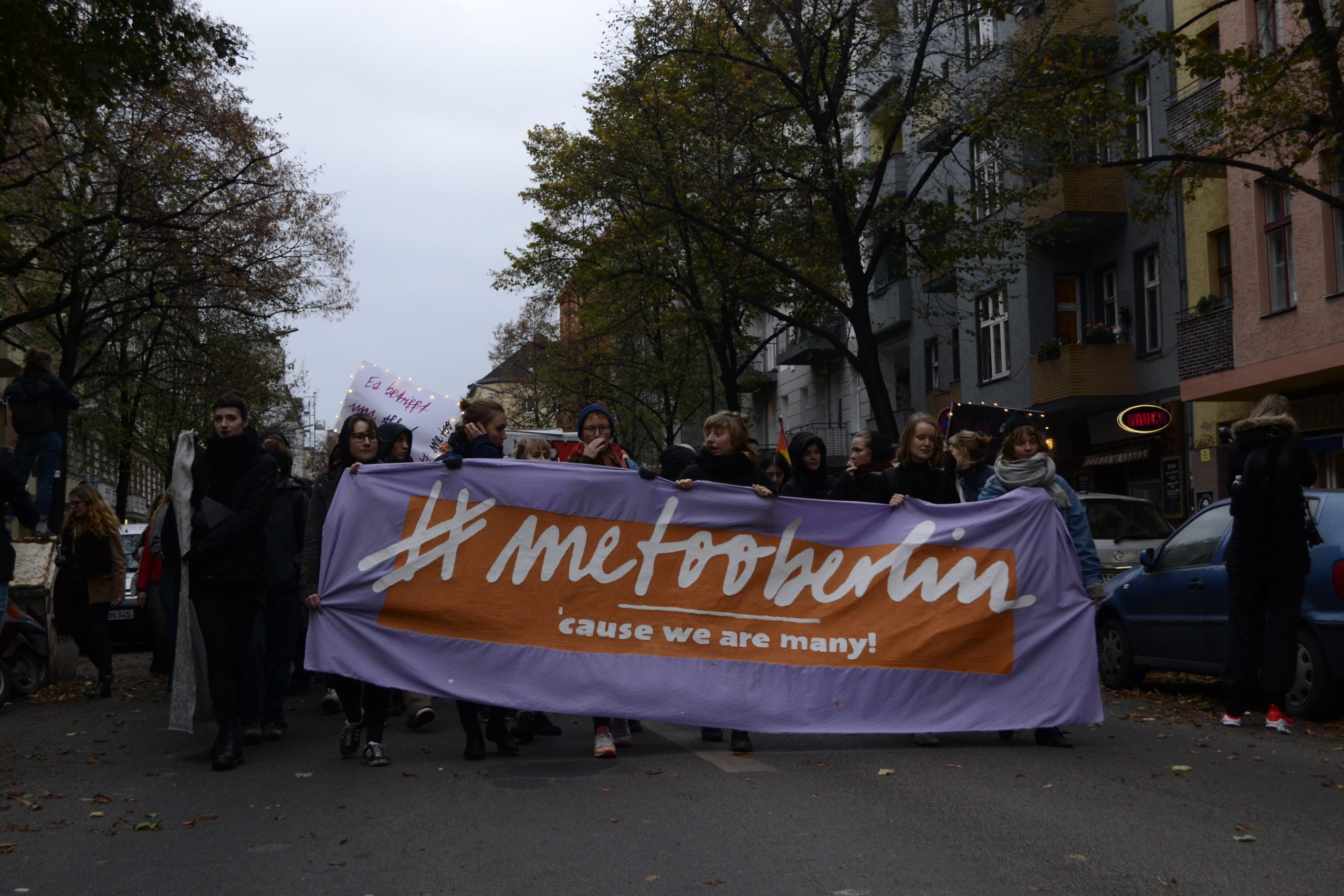 [Fotogalerie] 1.000 Menschen bei #metoo-Demonstration in Berlin