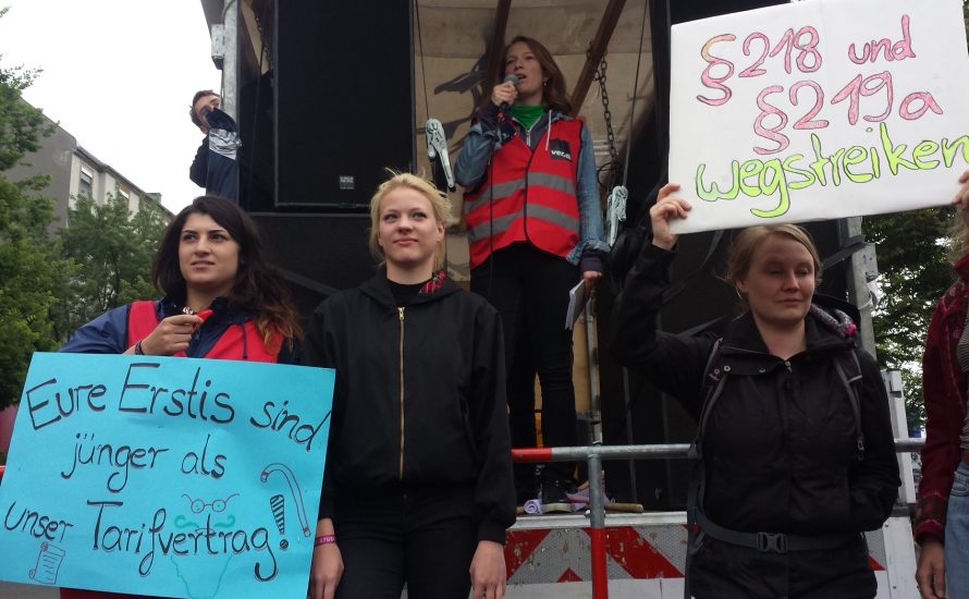 [Video] Feministinnen fordern deutsches Streikrecht heraus