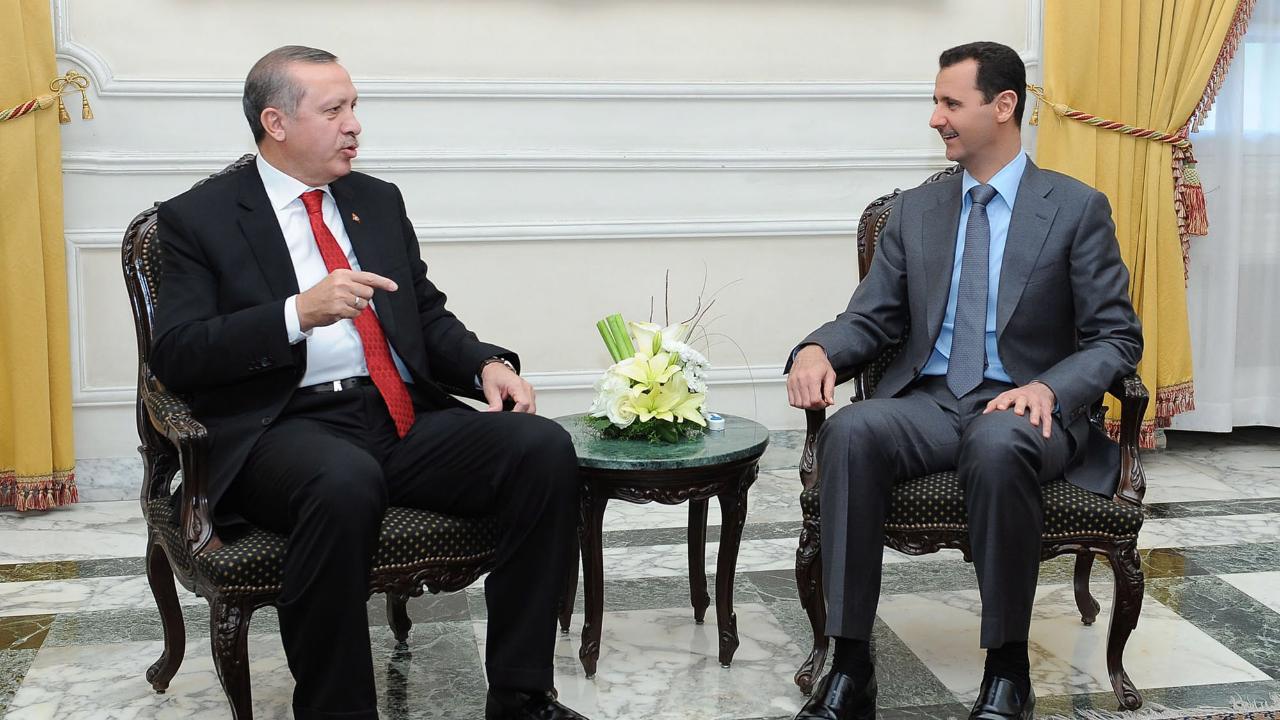 Rojava in der Zange: Gibt es nur Erdoğan oder Assad?