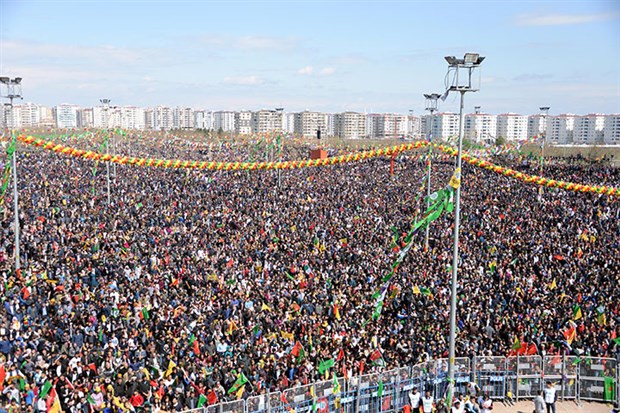 Newroz Piroz be: Feste trotz Repression [mit Fotogalerie]