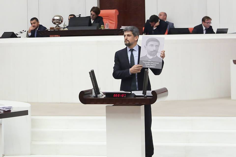 Völkermord an Armenier*innen und Kurdistan: Zwei verbotene Begriffe im türkischen Parlament