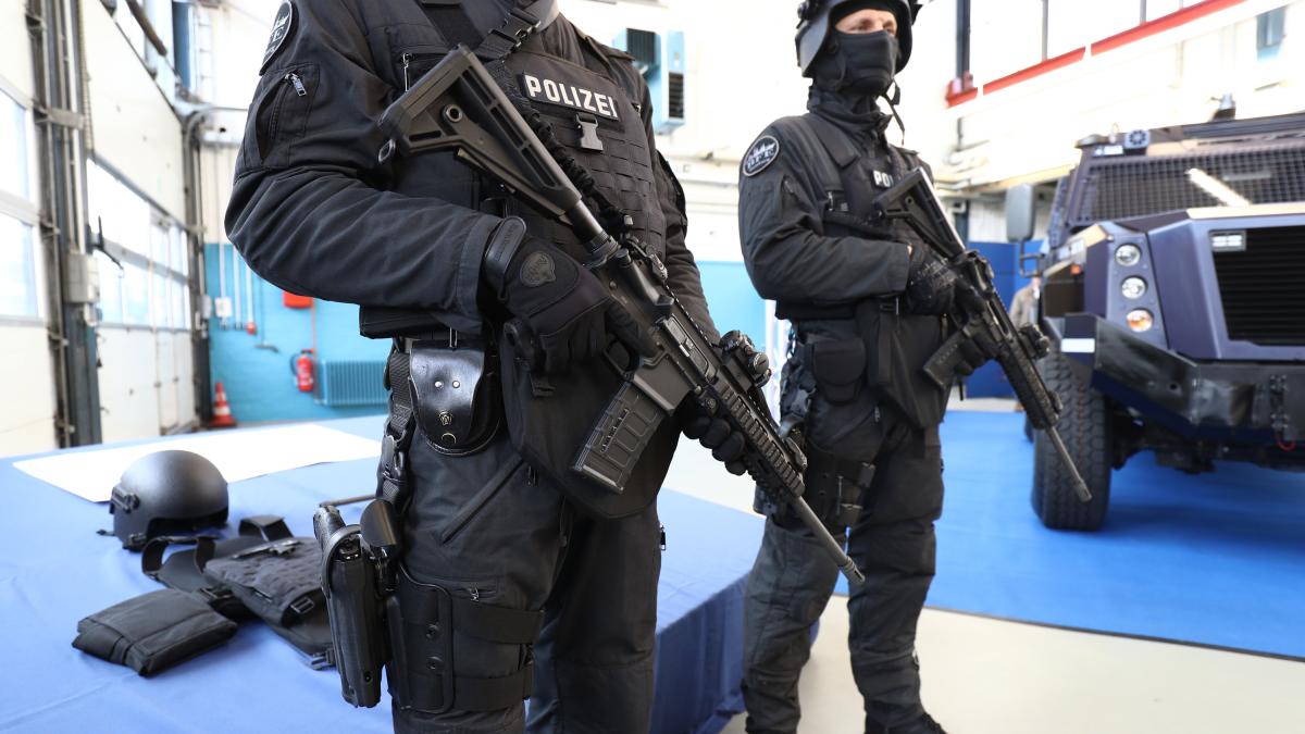 G20: SPD-Innensenator droht Demonstrant*innen mit Schusswaffengebrauch