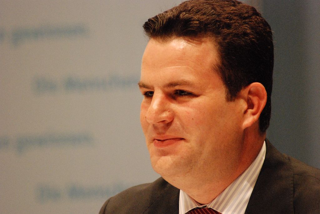 Neue Kurzarbeitsregeln: Unternehmen werden entlastet, Arbeiter*innen verarscht