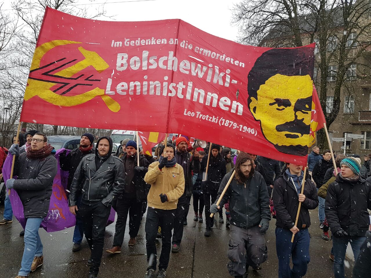 [Fotoreportage] Tausende gedenken Luxemburg, Liebknecht, Lenin und Leo Trotzki
