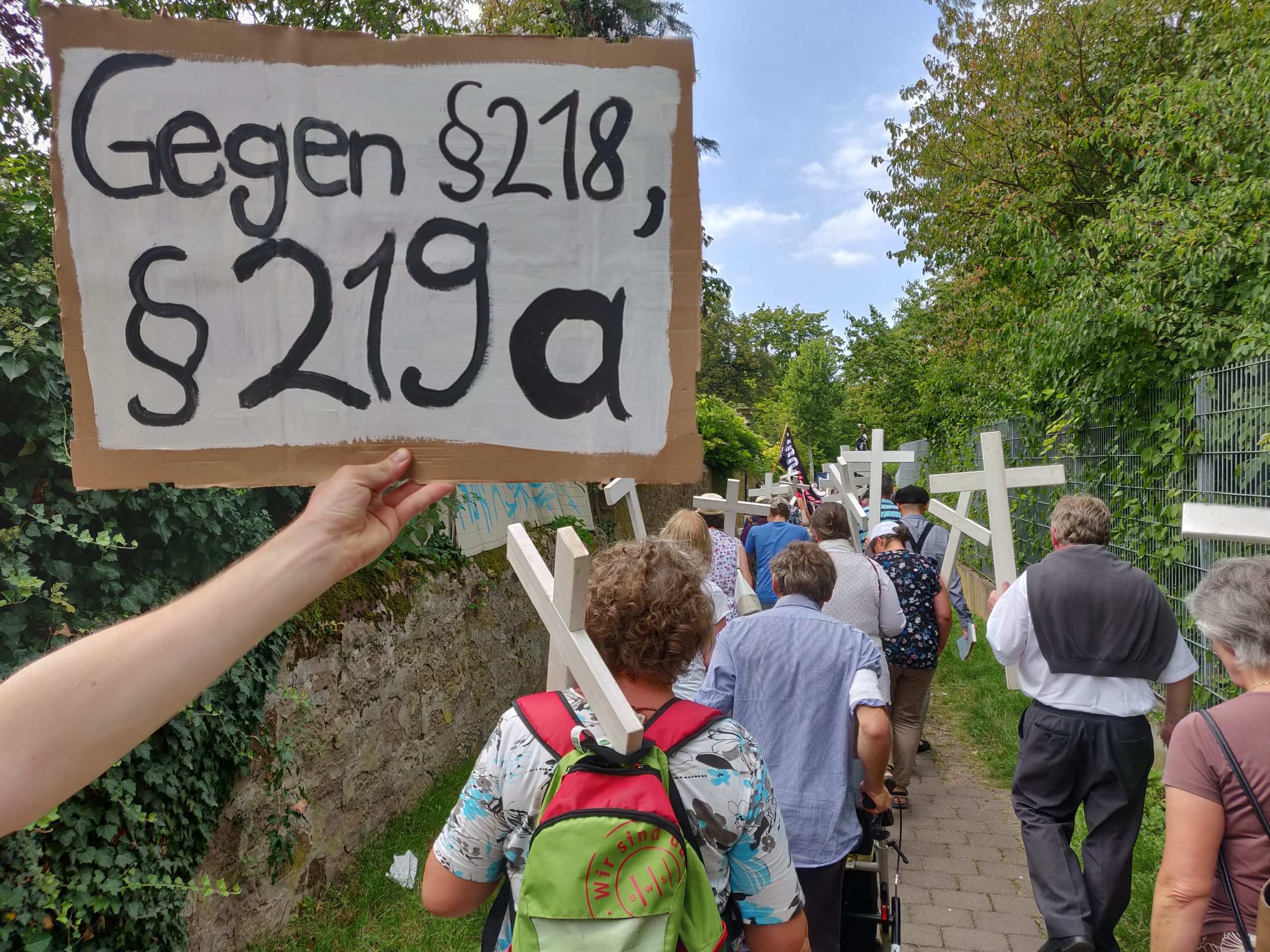 Staat und Kirche vereint: Anti-Abtreibungstag in bayerischen Schulen eingeführt