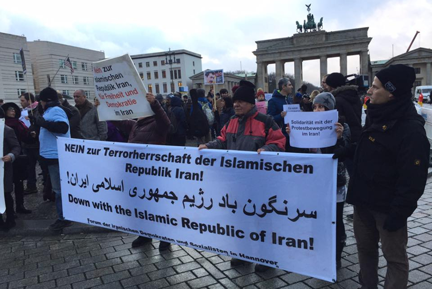 „Solidarität mit der Protestbewegung im Iran“ – Hunderte solidarisierten sich in Berlin mit dem Aufstand