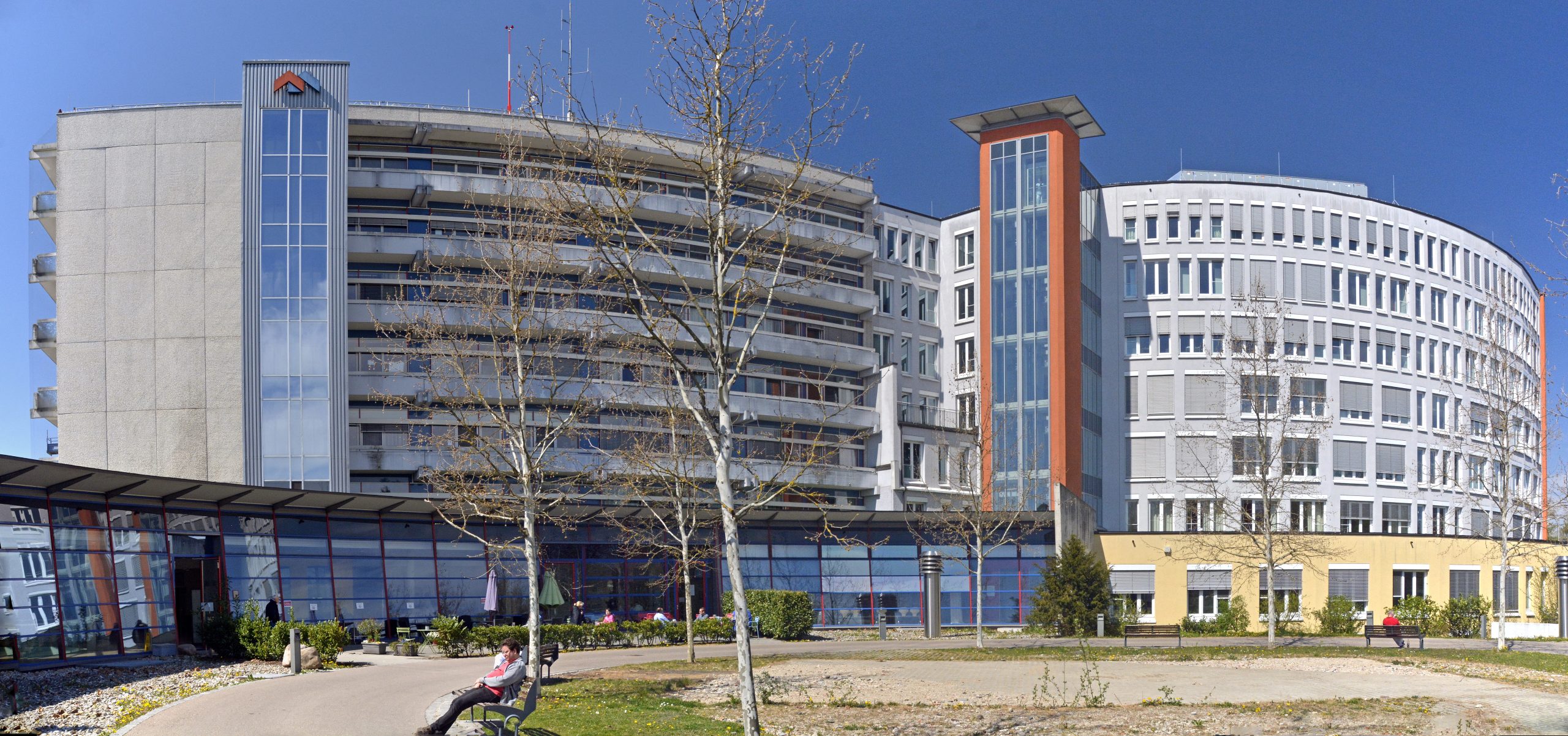 Corona-Pandemie: Solidaritätsaktion zur Schließung der Helios Klinik München-Pasing und Forderungen der Beschäftigten am Klinikum Dachau