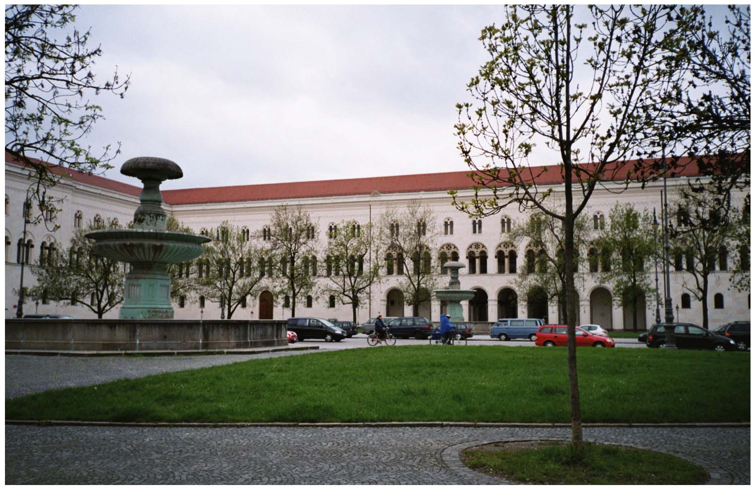 LMU München: Uni-Präsident lässt AfD zu