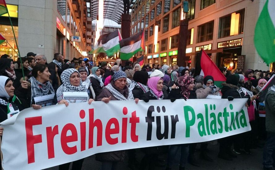 Berlin: 400 Menschen gehen weiterhin für die Freiheit Palästinas auf die Straße