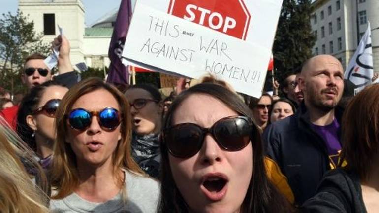 Polen: Frauenfeinde wollen Abtreibungen vollständig verbieten