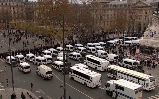 Live aus Paris: Klima-Demonstrierende eingekesselt
