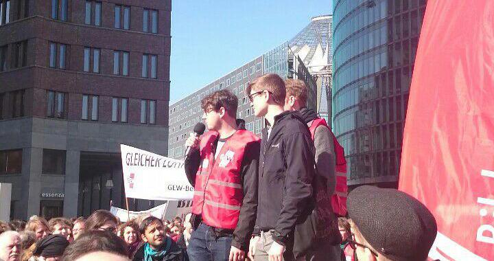 “Lehrer*innen sollen den Kampf für das Recht auf Bildung der Geflüchteten aufnehmen.”