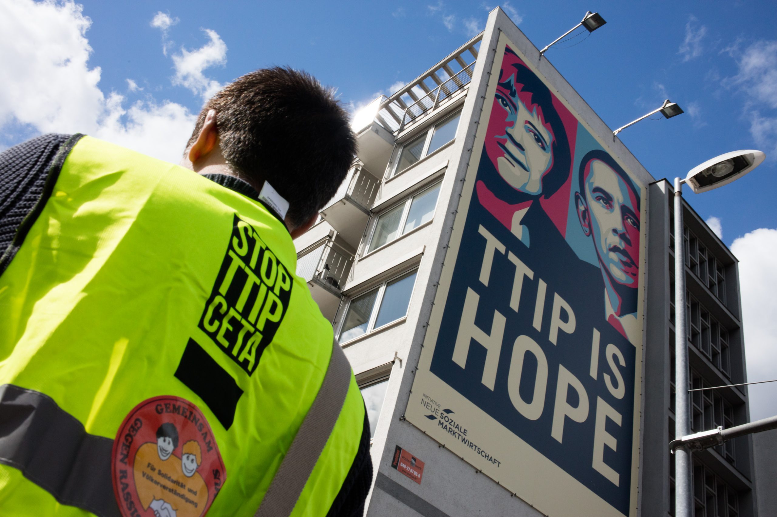 Zehntausende demonstrieren in Hannover gegen TTIP