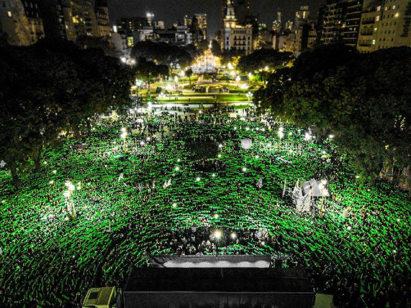 #NiUnaMenos-Demonstration in Buenos Aires: ein Meer von Grün für das Recht auf Abtreibung