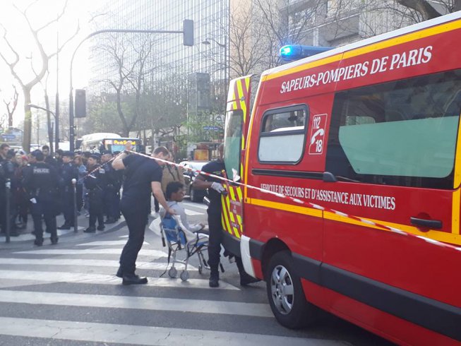 Paris: Student ringt nach brutaler Räumung der Tolbiac-Uni mit dem Tod [mit Video]