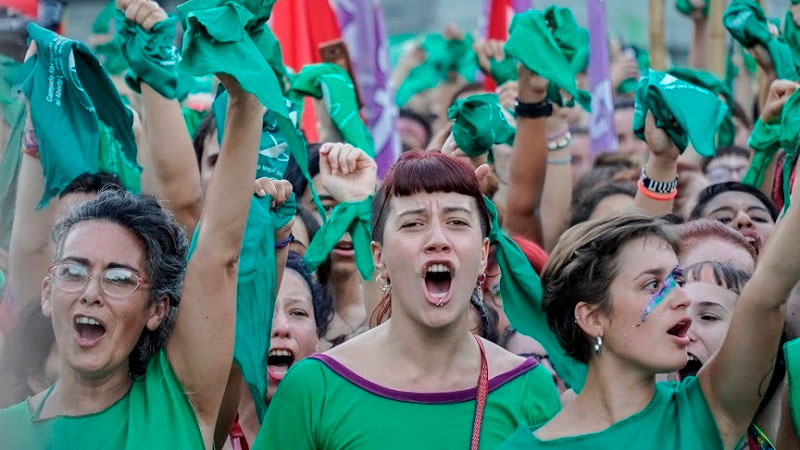 Internationales “Pañuelazo” in Solidarität mit dem Kampf für legale Abtreibung  in Argentinien
