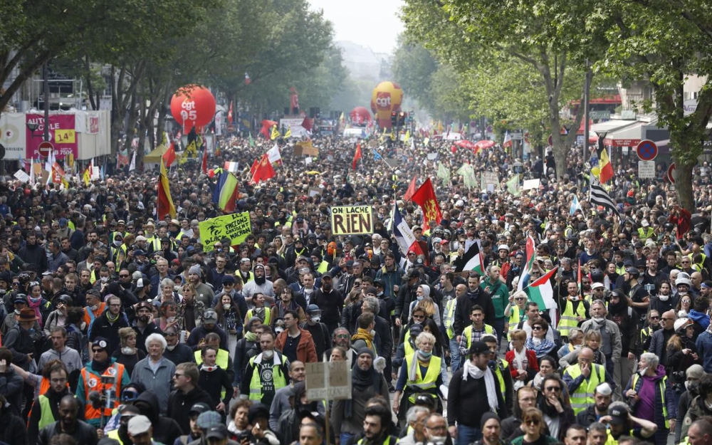 1. Mai in Frankreich: Gelbe und rote Westen in riesiger Zahl gegen Macron