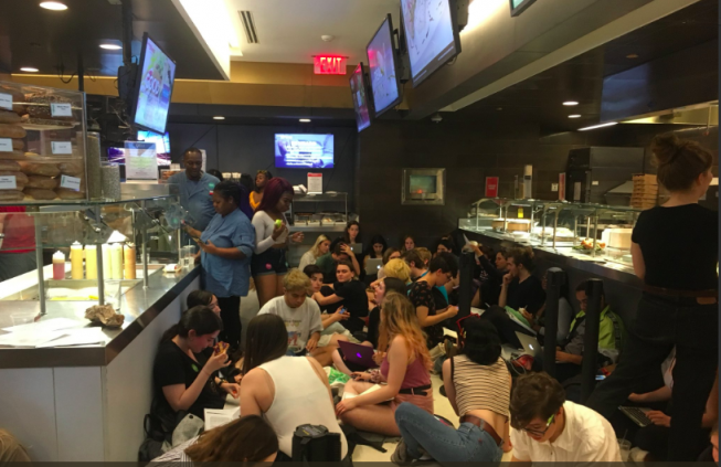 Zur Verteidigung der Arbeitsplätze: Studierende in New York besetzen Cafeteria