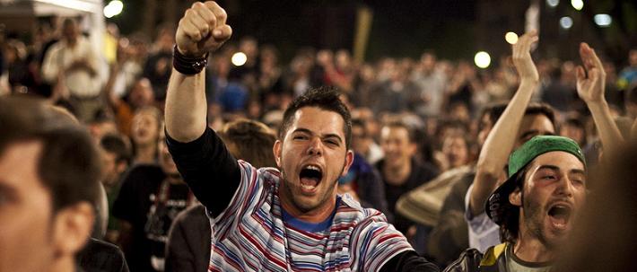 Der Angriff der Jugend verursacht erste Risse im Erbregime der Franco-Diktatur
