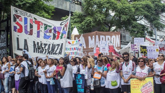 Argentinien: Harter Arbeitskampf in den Klassenzimmern