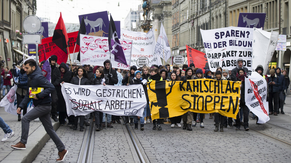 Bern: Zaghafter Protest gegen Steuersenkungen & Sparpakte