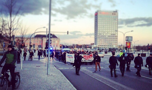 Gegendemonstration zu laut für Rassist*innen