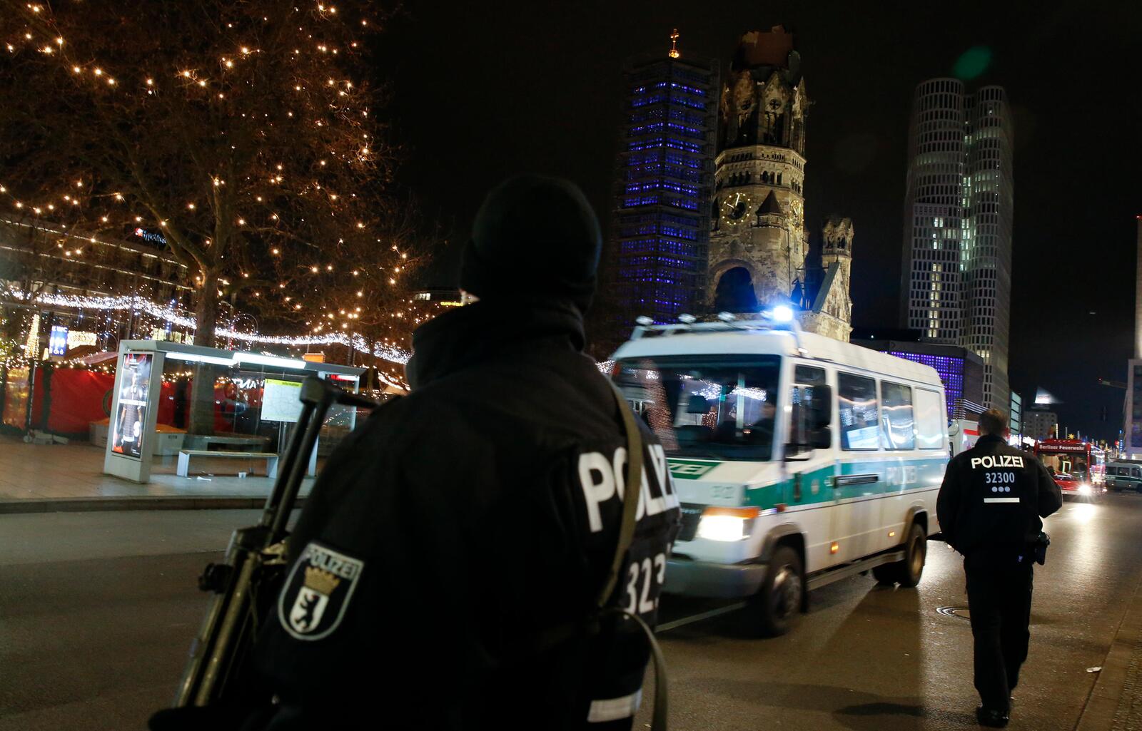 Mindestens zwölf Tote und dutzende Verletzte auf Weihnachtsmarkt in Berlin