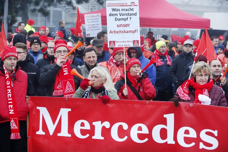 24-Stunden Streiks auch in Berlin: Bei Mercedes, BMW und Schnellecke stoppt am Freitag die Produktion