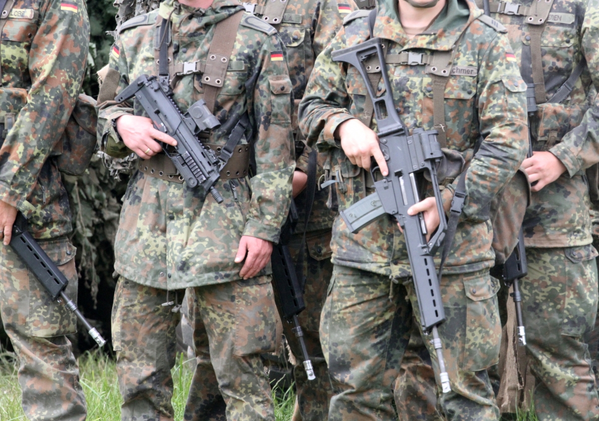 Die „Gefährderin“ sitzt im Ministerium: Über Rechtsextremismus in der Bundeswehr, AKK und antimilitaristische Strategie