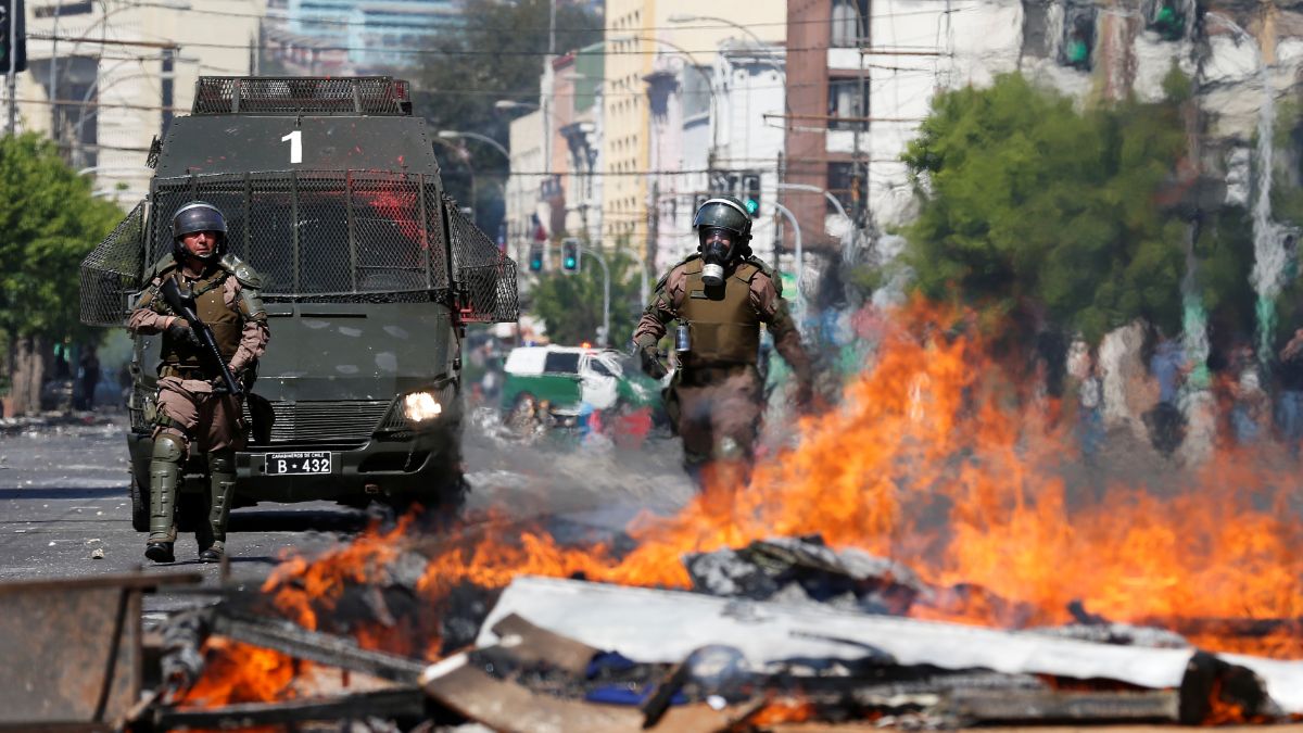 Chile brennt auf der Straße, relative Normalität im Senat und im Parlament