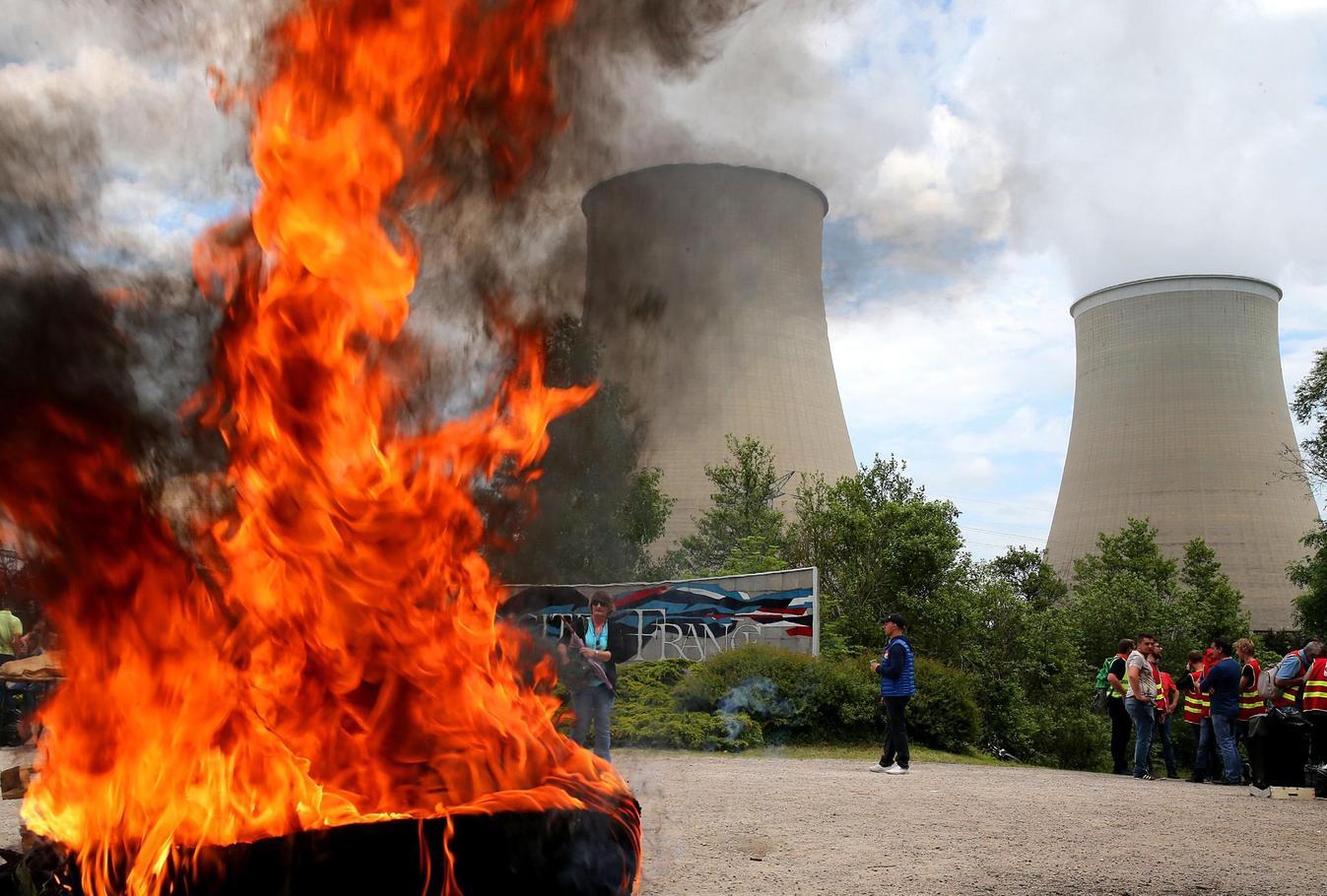 Atomkraftwerke, Raffinerien, Häfen, Eisenbahn, Amazon…: Frankreich vor dem völligen Stillstand [mit Fotogalerie]
