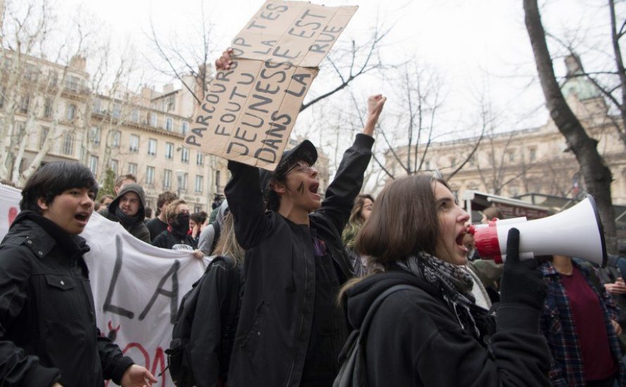 Die Massenbewegung ergreift die Jugend – mehr als 100 Schulen in Frankreich blockiert