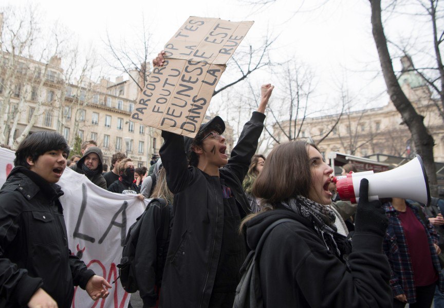 Die Massenbewegung ergreift die Jugend – mehr als 100 Schulen in Frankreich blockiert