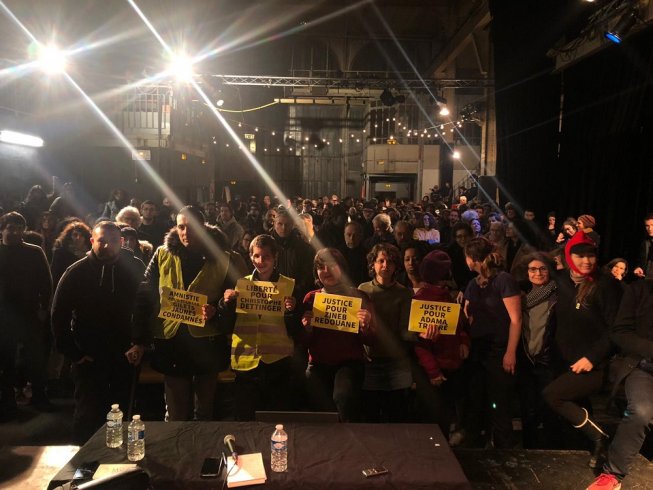 Fast 300 bei Veranstaltung zum revolutionären Geist der Gelbwesten in Paris
