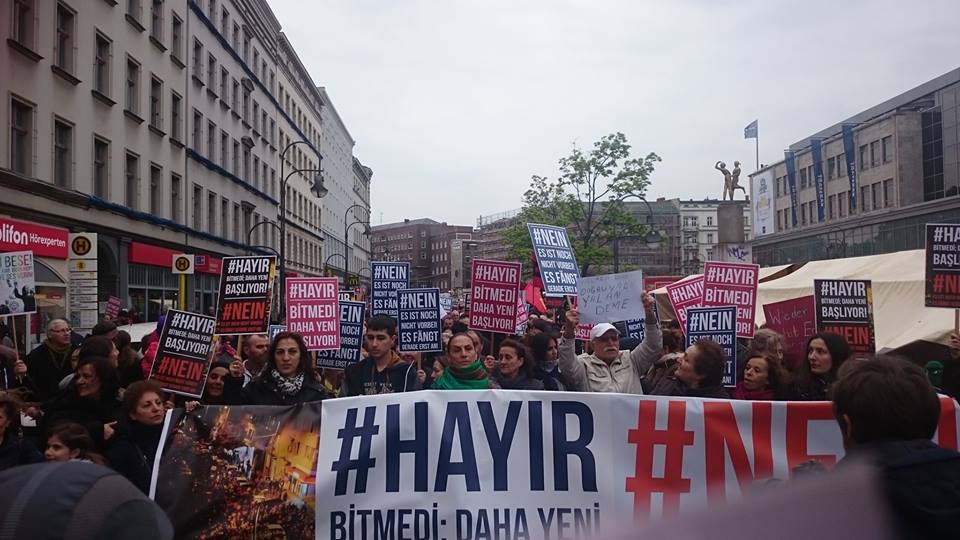 Die Proteste des Nein-Lagers gegen Erdogan erreichen Berlin!