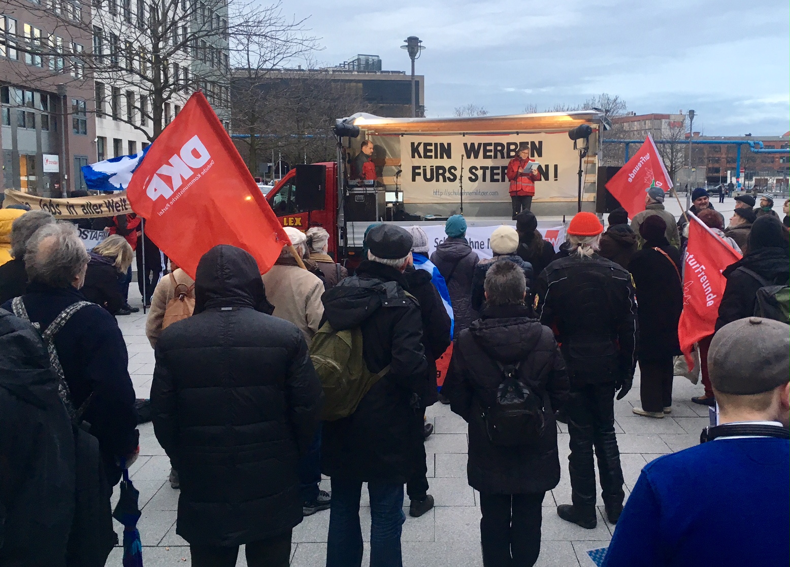 Geld zum Lernen statt Werben fürs Sterben!