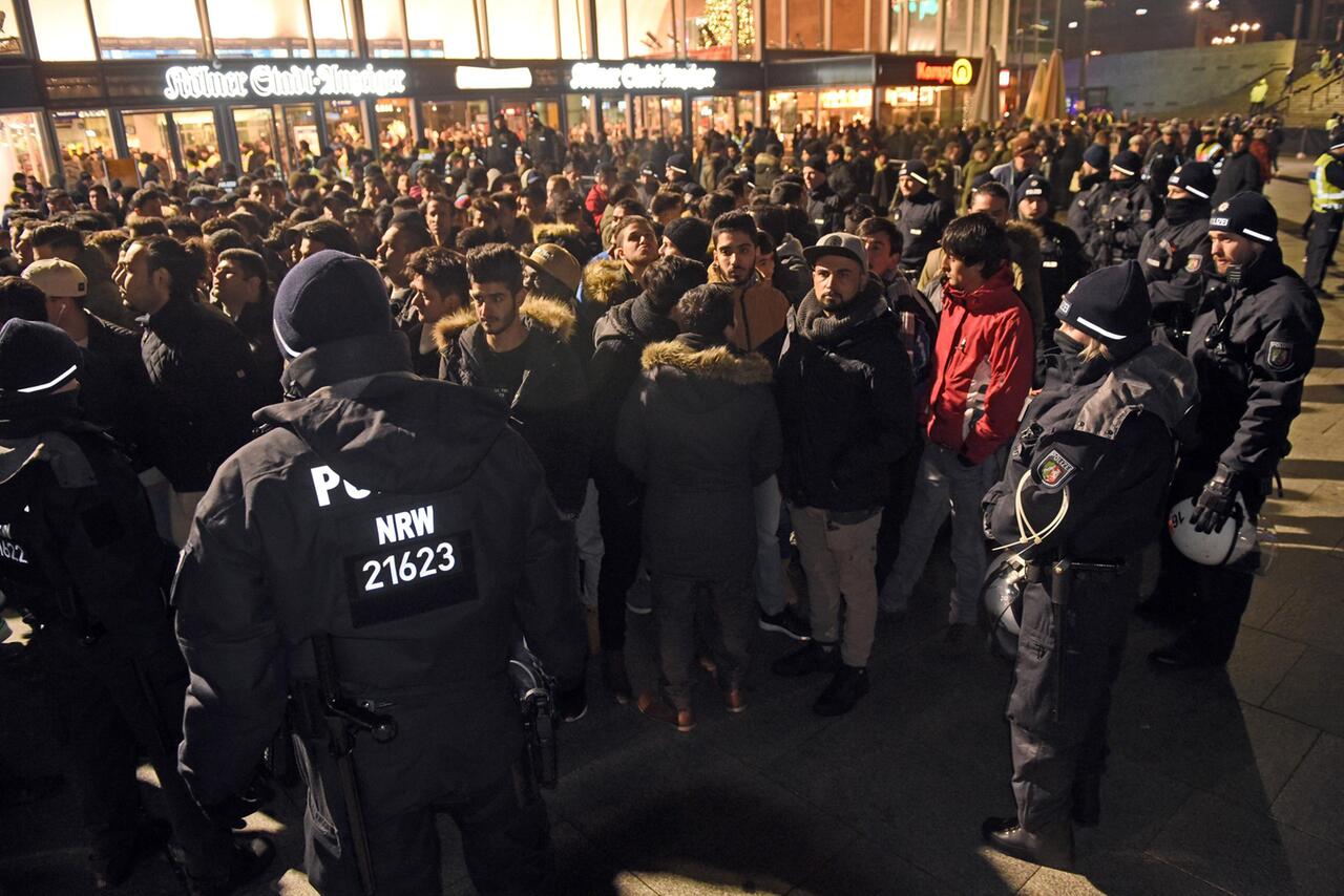 Rassistische Kontrollen in Köln: Nur wer weiß ist, kommt rein