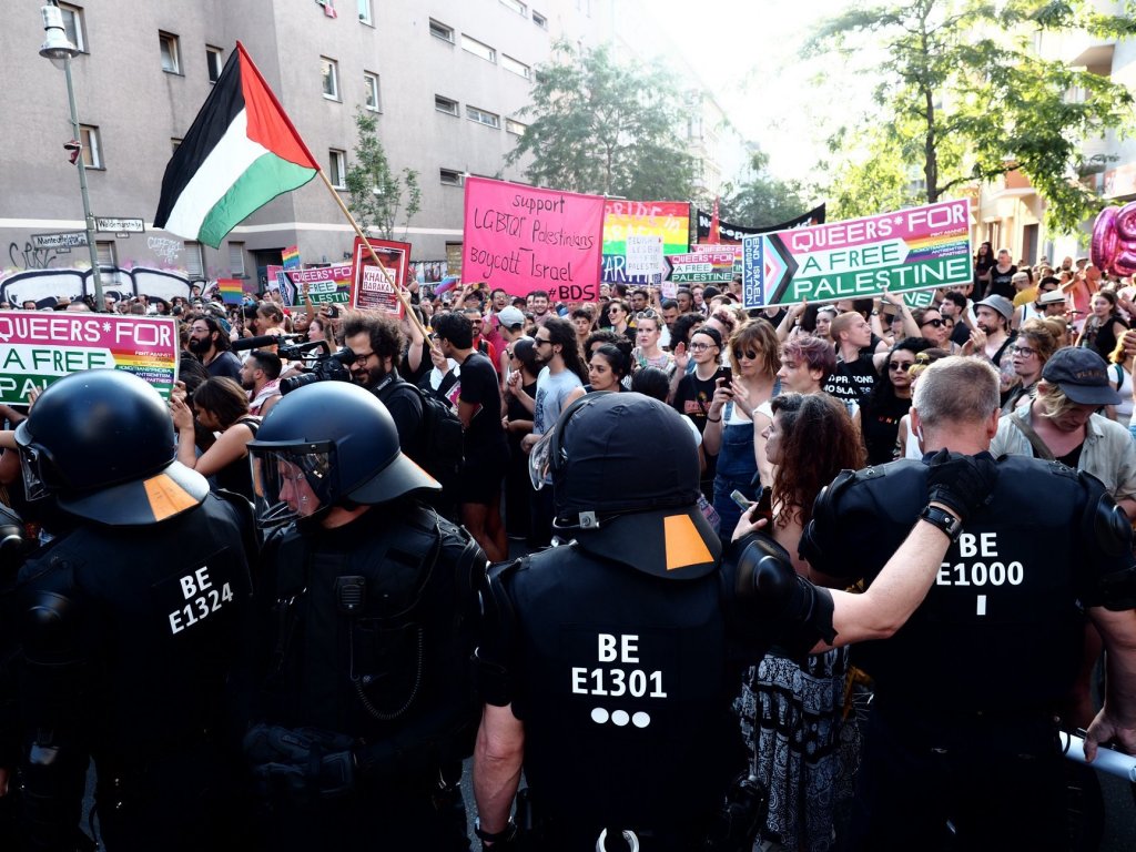 “It’s not radical to call the police!” Ein Bericht zum <em>Radical Queer March</em> in Berlin 2019