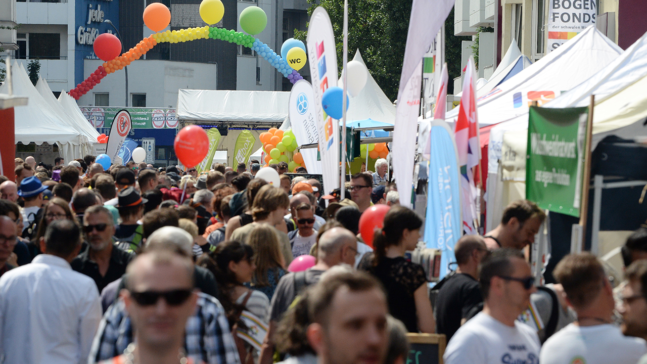 Motzstraßenfest: Bullen, Konzerne und Reaktion unter dem Regenbogen