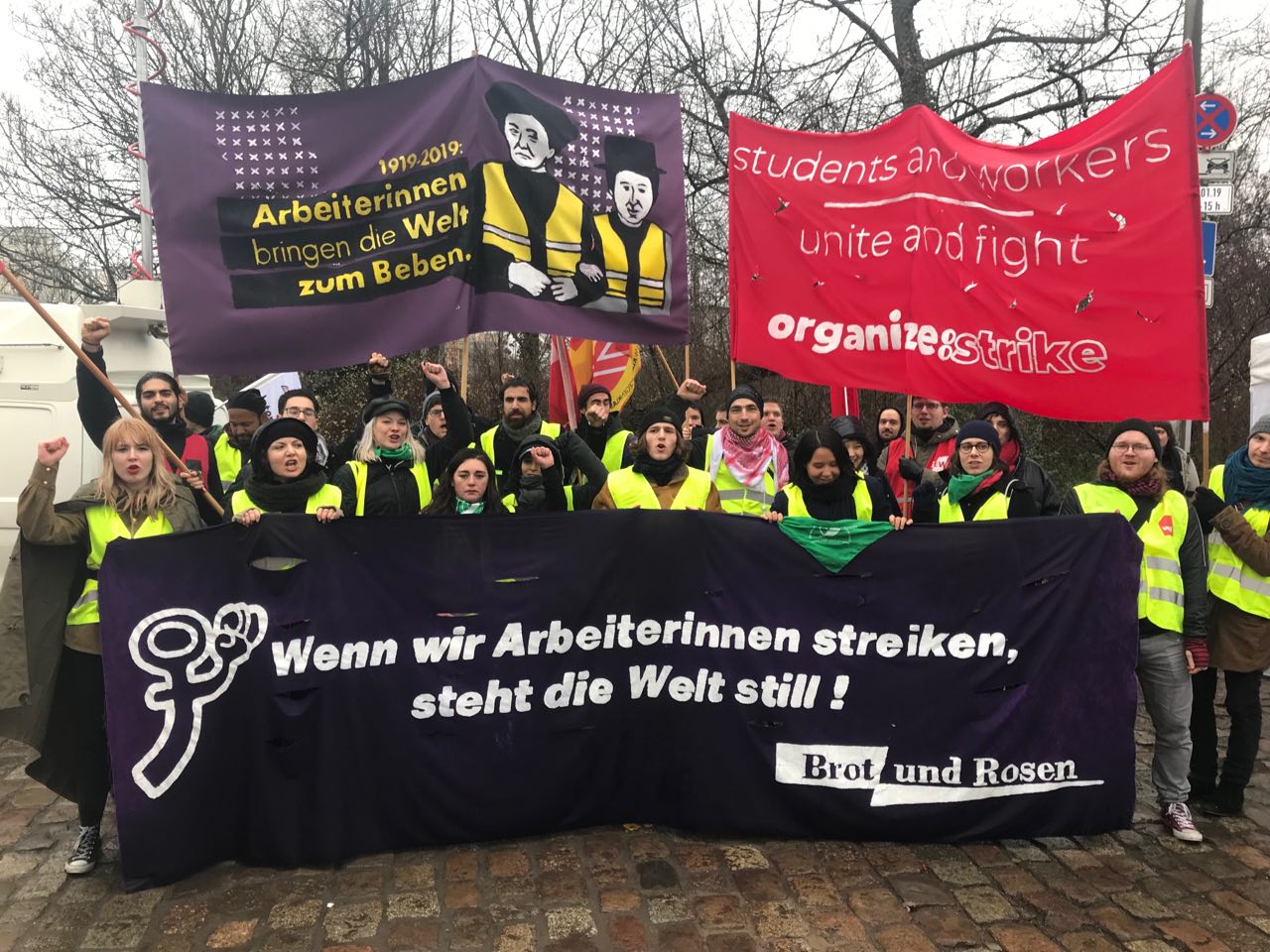 Ein Blick von außen: Brot und Rosen auf der Luxemburg-Liebknecht-Demonstration