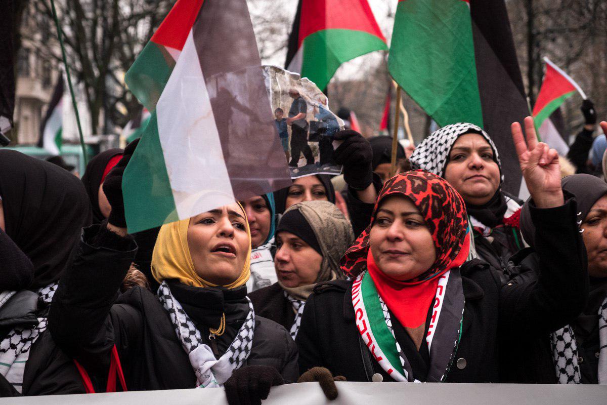 Trotz Hetze: Hunderte demonstrieren für die Rechte der Palästinenser*innen [mit Fotos und Video]