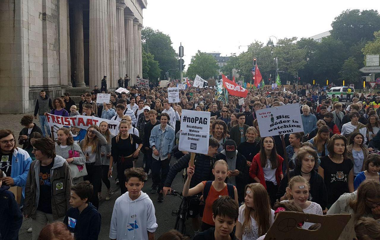 Tausende Schüler*innen im Bildungsstreik – Landtag beschließt PAG in zweiter Lesung