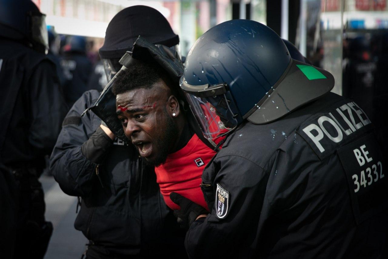 Berlin: Schwarze Aktivist*innen verurteilen Polizeigewalt nach #BlackLivesMatter-Demonstration