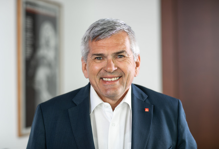 Wirtschaften für Profite trotz Toten: Wen vertritt IG-Metall-Chef Hofmann?