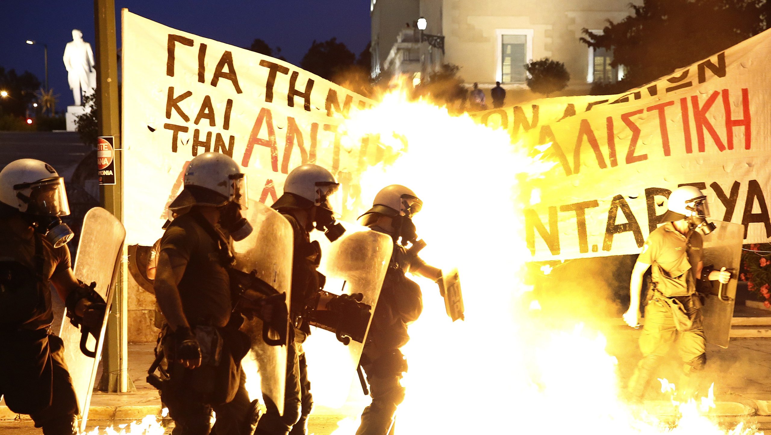 Internationale Solidarität mit den festgenommenen griechischen DemonstrantInnen auf dem Syntagma-Platz