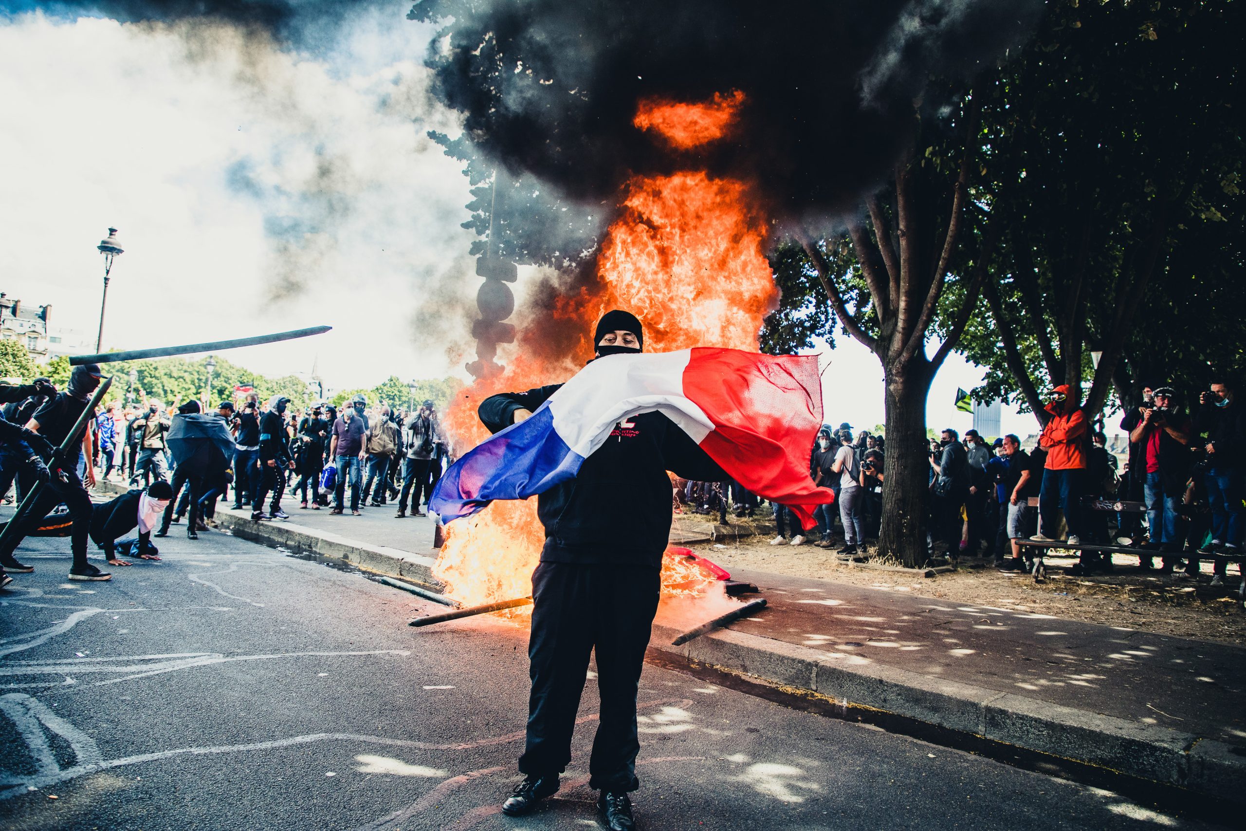300.000 Menschen auf „Marsch für die Freiheit“ stürzen Macron in die Krise