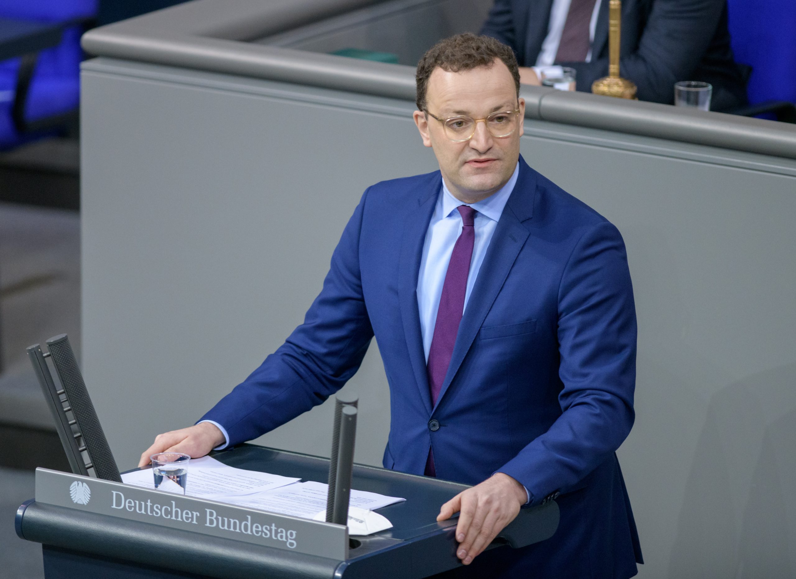 Gesundheits-Profit-Minister Jens Spahn stellt sich den Fragen des Parlaments