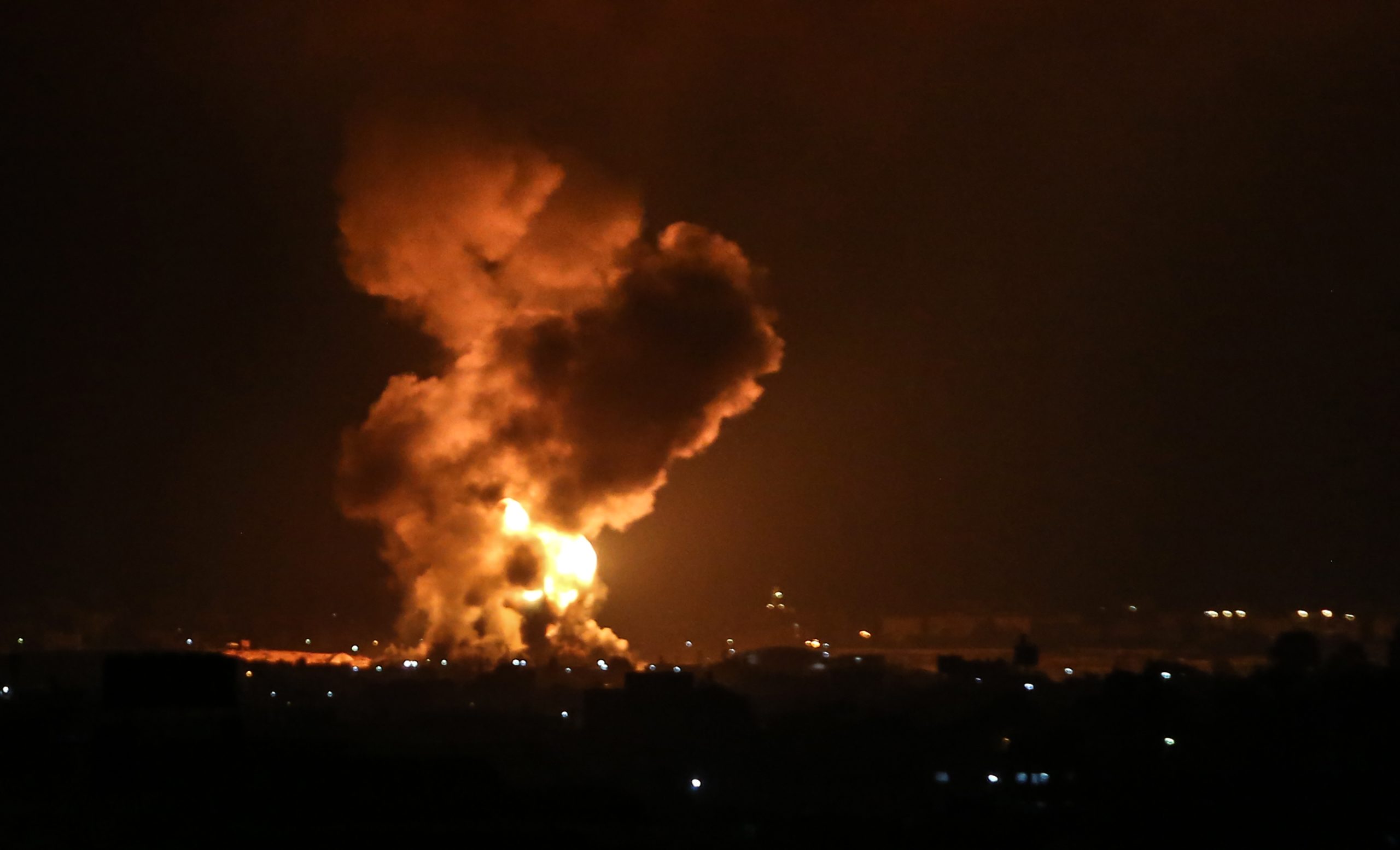Israels neue Regierung startet Luftangriffe auf den Gazastreifen